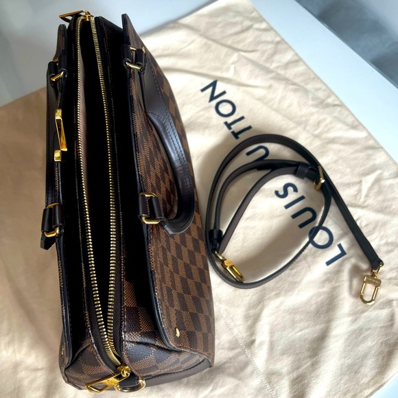 Louis Vuiton Purse! Authentic and worn 2 times only! - Picture 5 of 16